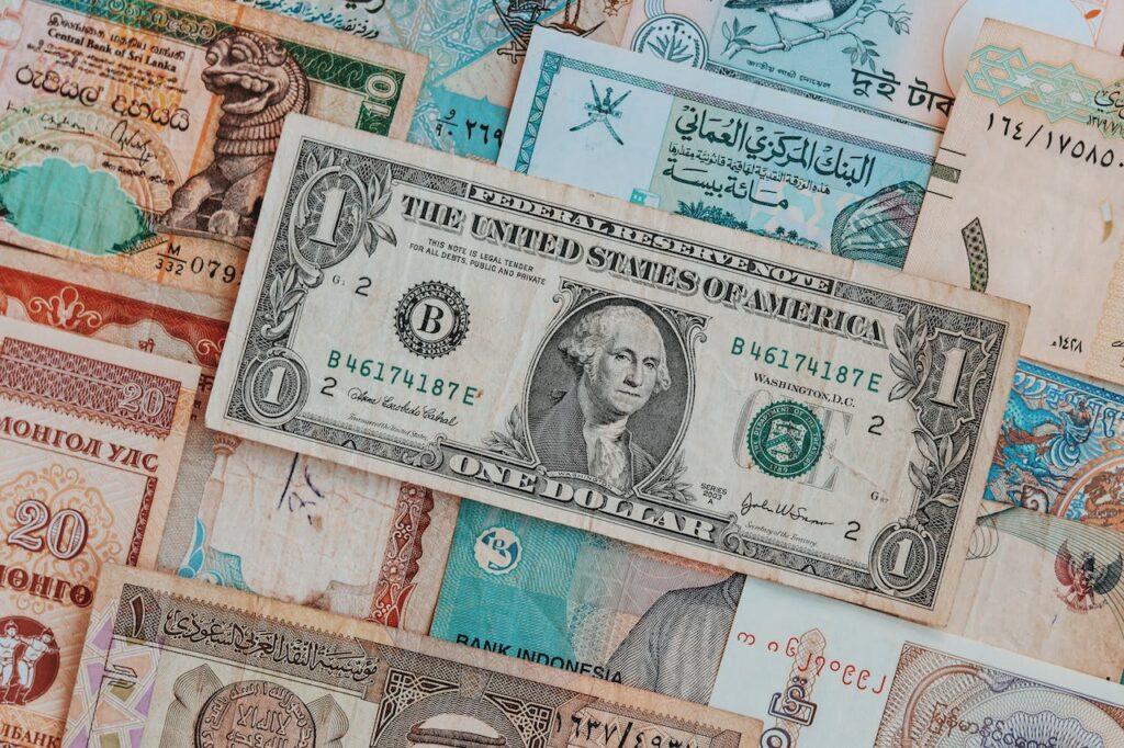 أسعار العملات الرئيسية مقابل الجنيه الأربعاء 10 يناير 2024